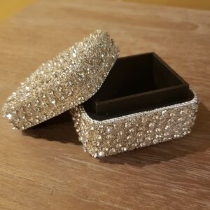 NWT! Sparkling Crystal Diamond Encrusted Silver Jewelry / Keepsake Box
